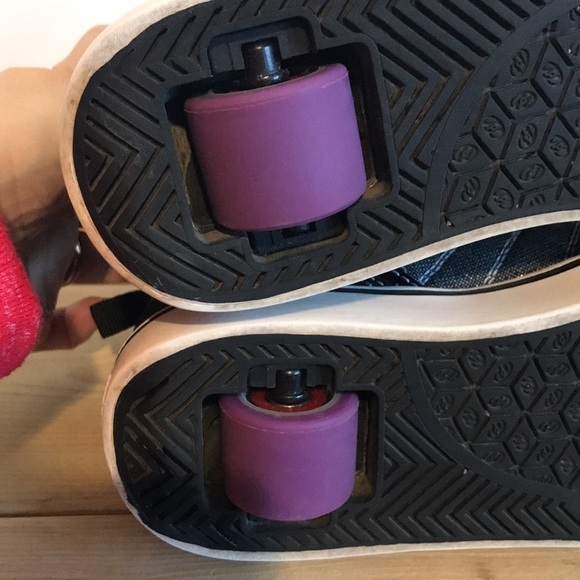 Heelys uptown lace up metallic sneakers shoes youth size 4 - Picture 9 of 10